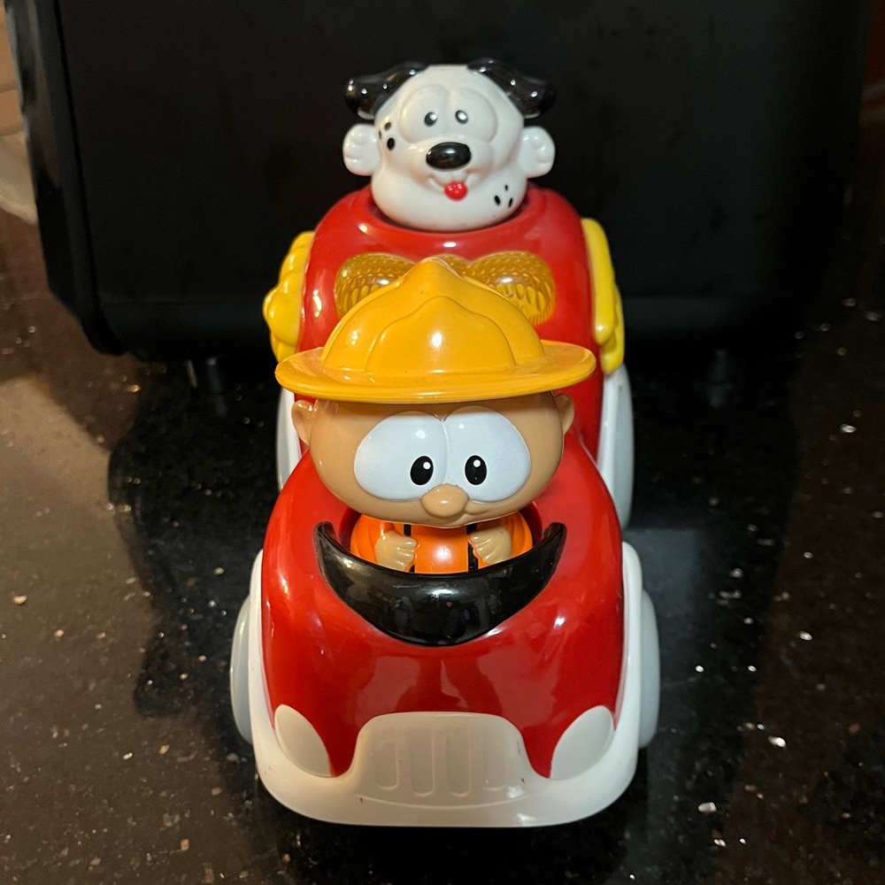 Shelcore Shake 'N Bobbles Fire Engine Truck